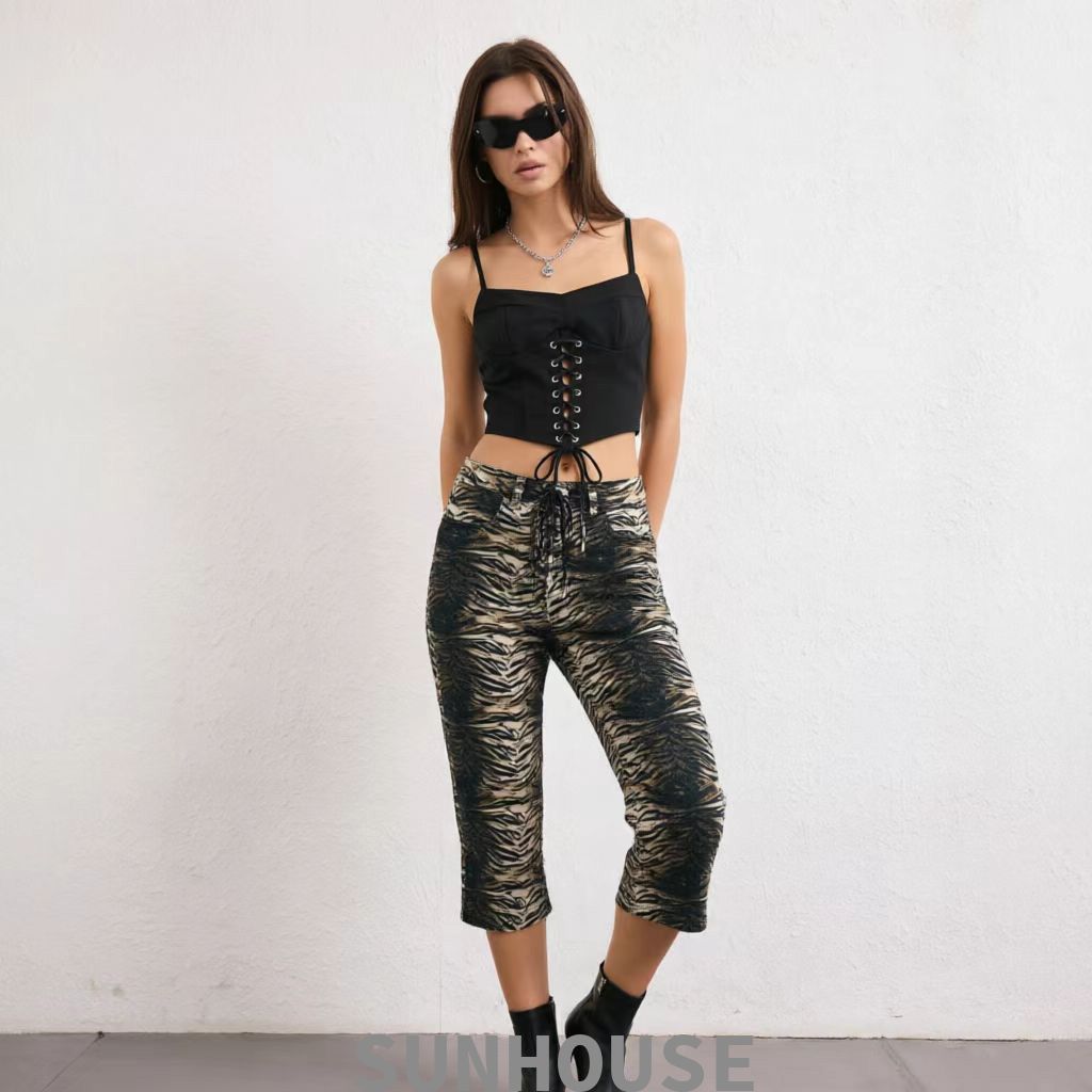 Skinny leopard print capri pants